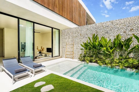 Patio, Day, Natural landscape, Garden, Swimming pool, sunbed, towels