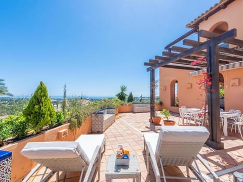View (from property/room), Balcony/Terrace, Dining area, Sea view
