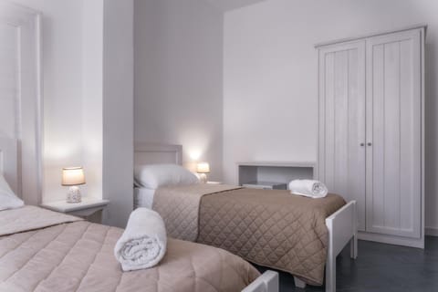 Bed, Bedroom, microwave, towels