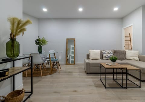 Kitchen or kitchenette, Living room, Seating area, Dining area