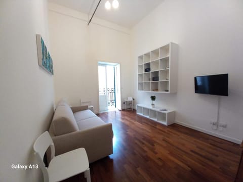 Bed, TV and multimedia, Balcony/Terrace, microwave