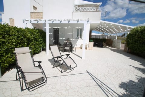 Property building, Patio, sunbed