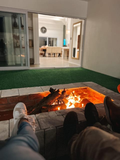 Night, Seating area, flat iron