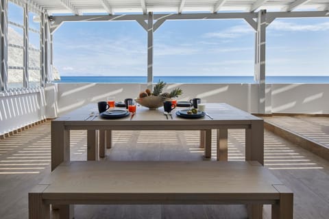 View (from property/room), Balcony/Terrace, Dining area, Sea view