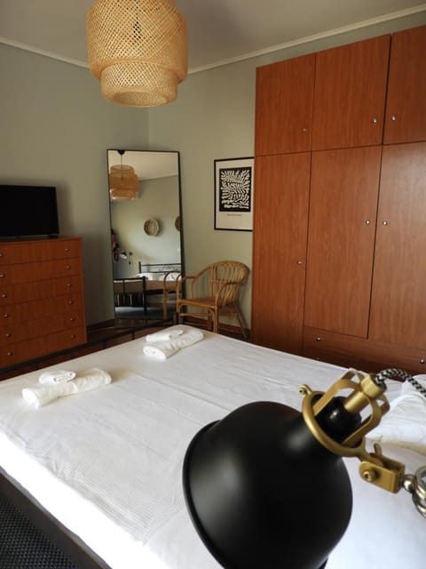 Bed, TV and multimedia, Photo of the whole room, Bedroom, wardrobe, air conditioner