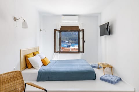 Photo of the whole room, Bedroom, Sea view