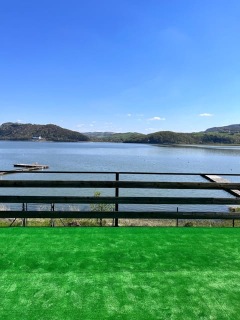 Nearby landmark, Day, Natural landscape, Balcony/Terrace, Lake view, Mountain view