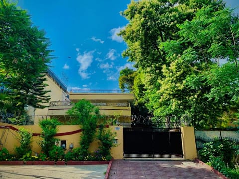 Property building, Spring, Day, Garden, Garden view