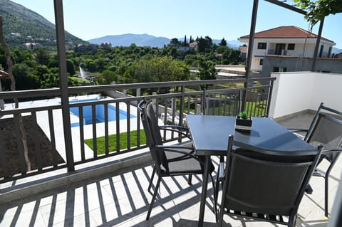 Property building, Patio, Living room, Dining area, sunbed