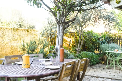 Patio, Facade/entrance, Spring, Day, Garden, Dining area, Garden view