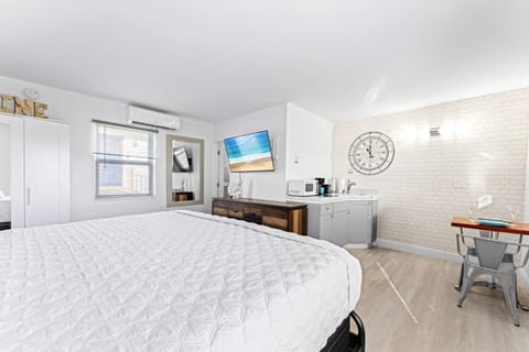 Steps From The Beach-all Renovated Studio Unit #3 Apartment in Lauderdale-by-the-Sea