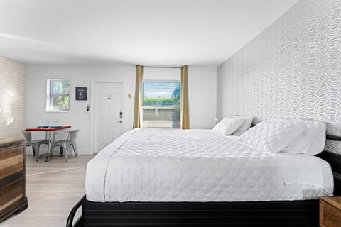 Steps From The Beach-all Renovated Studio Unit #3 Apartment in Lauderdale-by-the-Sea