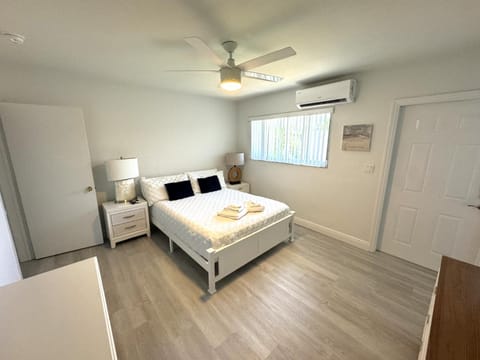 2-min Walk To The Beach! Sleeps 7 - Large 2br2ba #5 Apartment in Lauderdale-by-the-Sea