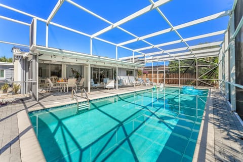 New Awesome 43, Few Min Walk From the Beach ! House in Lauderdale-by-the-Sea