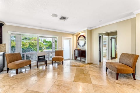 Gorgeous 3BR2BA in LBTS- Walk to the Beach House in Lauderdale-by-the-Sea