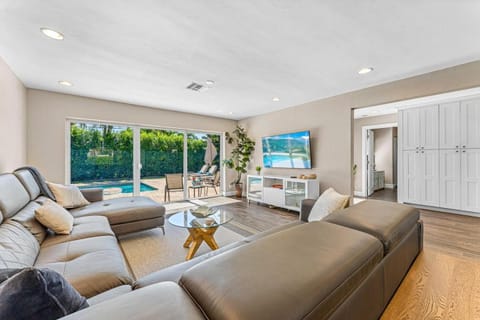 Exquisite House In Lbts- 7 Min Walk To The Beach! House in Lauderdale-by-the-Sea