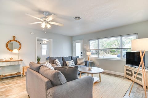 Pool, Swim Dock, Golf Cart! Ultimate Beach Retreat House in Indian Rocks Beach