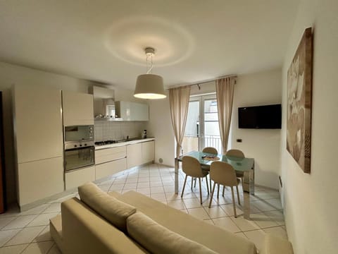 TV and multimedia, Kitchen or kitchenette, Living room, dishwasher, microwave, oven