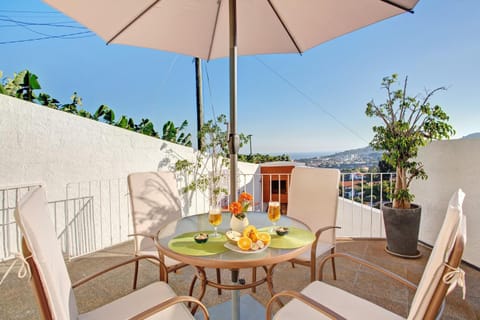 Property building, Balcony/Terrace, Living room