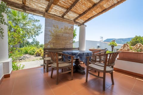 Property building, Balcony/Terrace, Living room