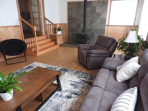 Coastal Charm: SW Oregon home on 2+ quiet acres House in Oregon