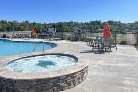 Hot Tub, Swimming pool