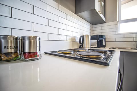 Coffee/tea facilities, stove, toaster