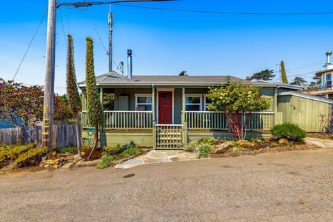 Taylor Made Cottage House in Bodega Bay