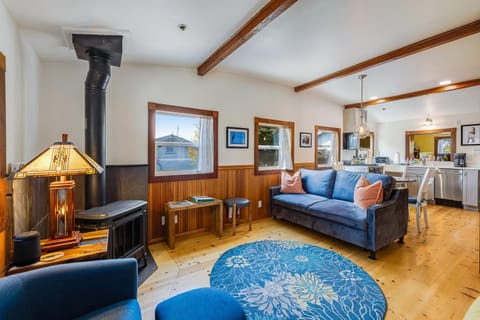 Taylor Made Cottage House in Bodega Bay