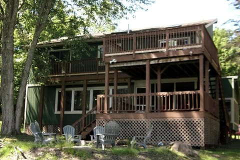 Waterfront Stagshead Lakehouse at Lake Arrowhead House in Coolbaugh Township