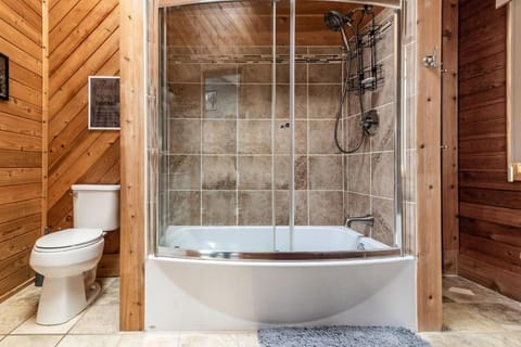 Waterfront Stagshead Lakehouse at Lake Arrowhead House in Coolbaugh Township