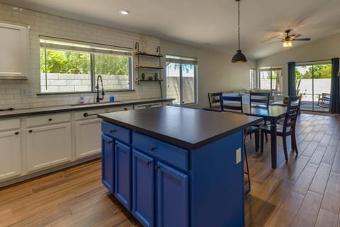 Home with Poolside Escape! 5 Mi to Dtwn Gilbert House in Gilbert