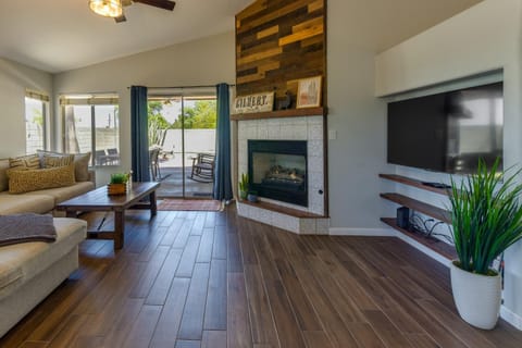 Home with Poolside Escape! 5 Mi to Dtwn Gilbert House in Gilbert