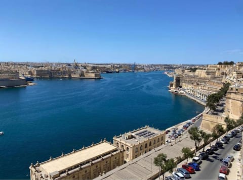 Valletta Majestic Grand Harbour View 3-Bedroom by Malta Weekend Apartment in Valletta