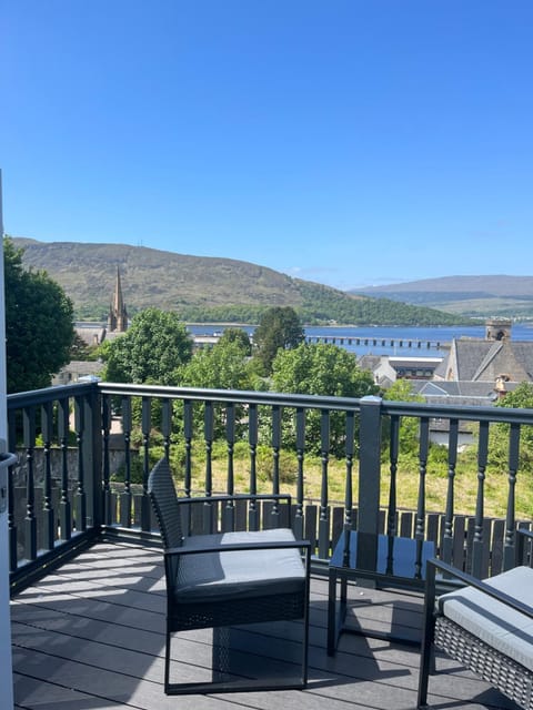 View (from property/room), Balcony/Terrace, Seating area, Mountain view