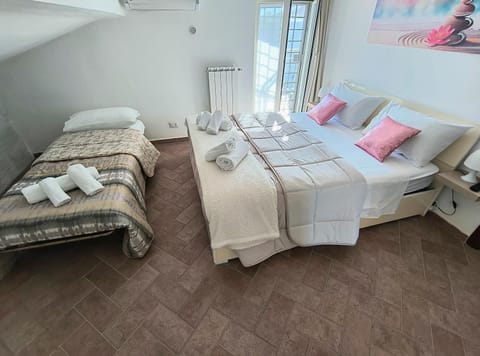 Bed, Bedroom, air conditioner