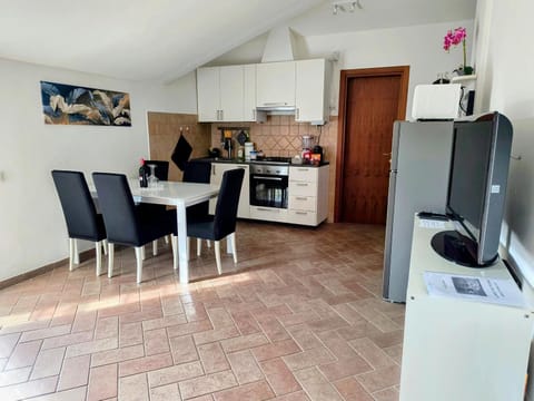 TV and multimedia, Kitchen or kitchenette, Living room, Dining area