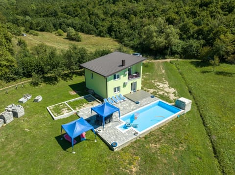Property building, Day, Natural landscape, Bird's eye view, Pool view, Swimming pool