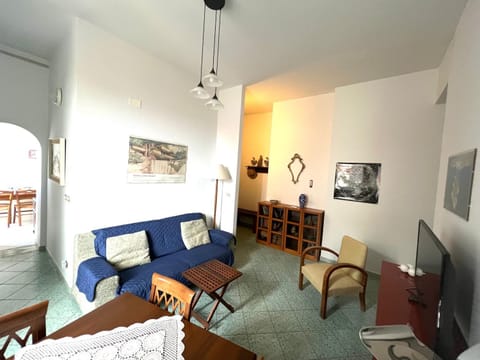 TV and multimedia, Living room, Dining area, Lunch