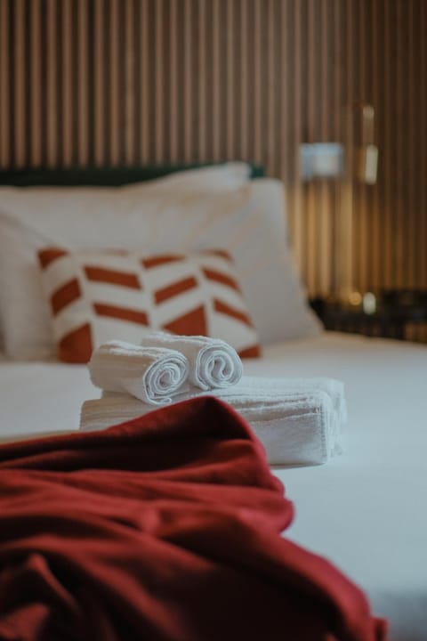 Bed, Photo of the whole room, Bedroom, towels