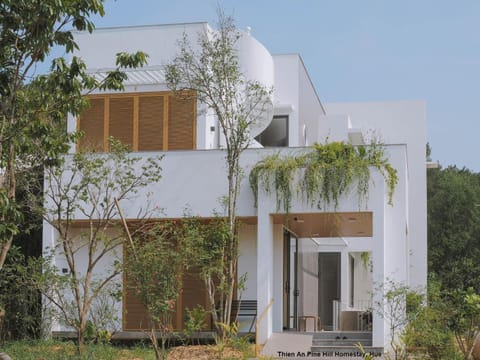 Property building, Spring, Day, Garden, Garden view