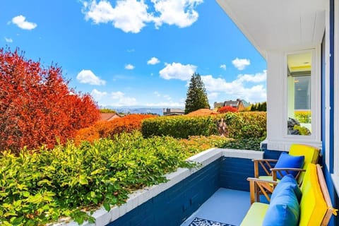 Magnolia on the Hill House in Magnolia Seattle