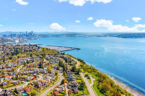 Magnolia on the Hill House in Magnolia Seattle