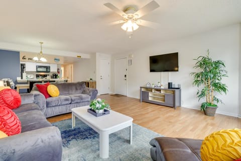 Condo with Pool Access and Patio 8 Mi to Disney! Apartment in Kissimmee