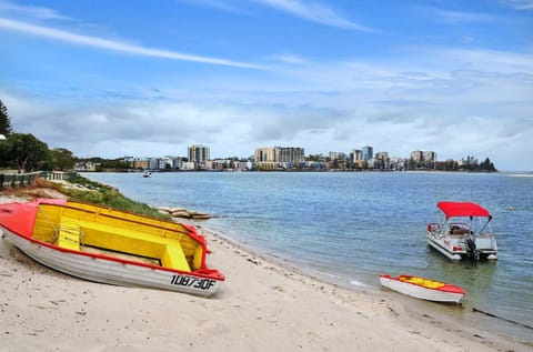 Day, Natural landscape, Activities, Beach, Canoeing, River view, Sea view