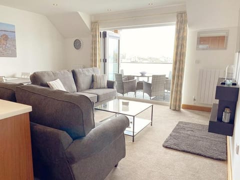 1 Y Bae - Top Floor Apartment Apartment in Trearddur Bay