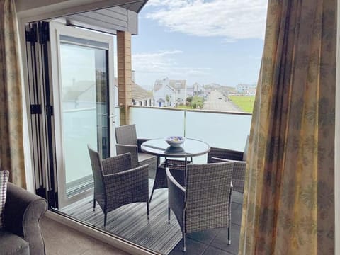 1 Y Bae - Top Floor Apartment Apartment in Trearddur Bay