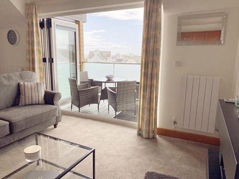 1 Y Bae - Top Floor Apartment Apartment in Trearddur Bay