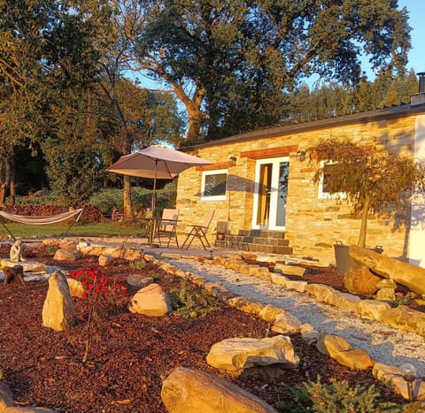 Property building, Day, Garden, Garden view
