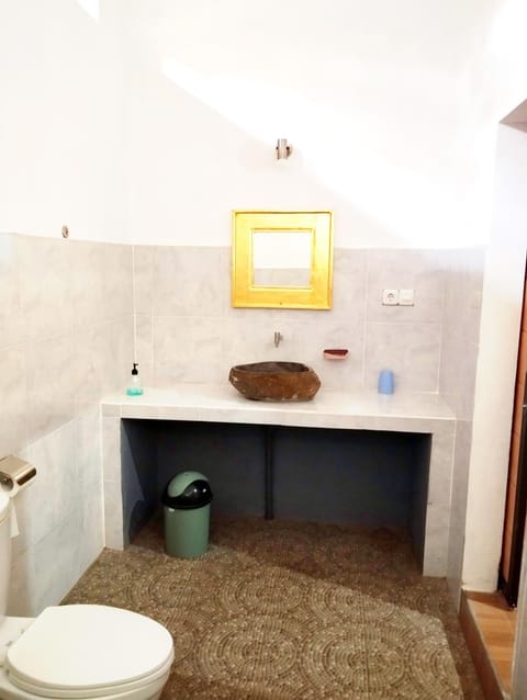 Tunjung guest house lovina beach Bed and Breakfast in Buleleng